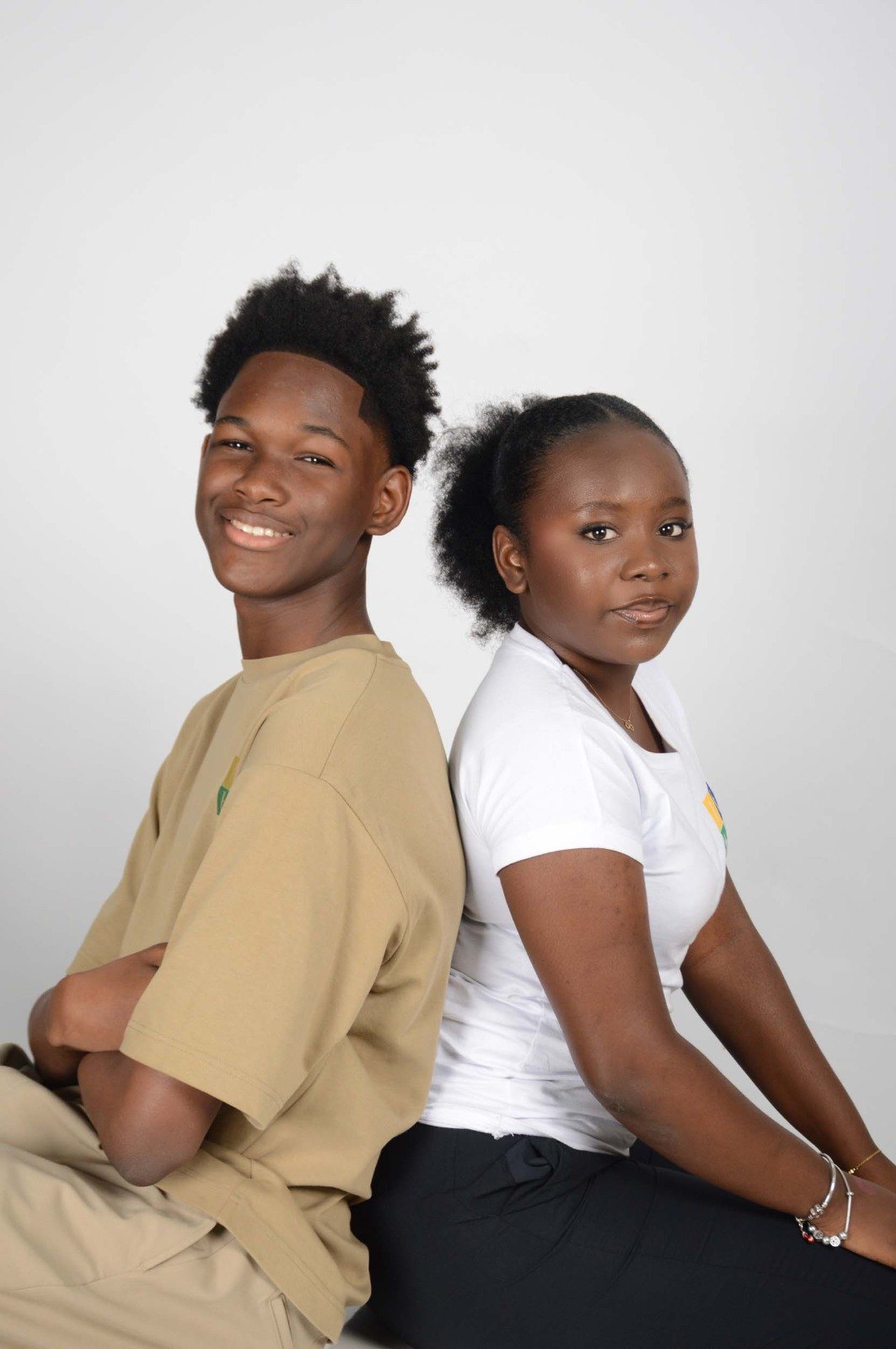 Rayane et Anissa dos à dos